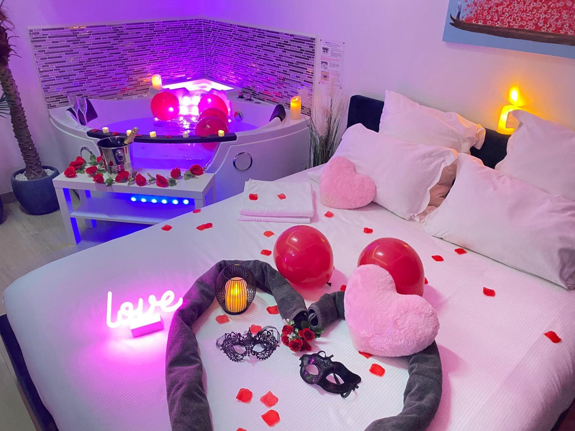 L'Escale Balneo'Romantique - Loveroom - Jacuzzi & Petit Dejeuner Villiers-sur-Marne Exteriér fotografie