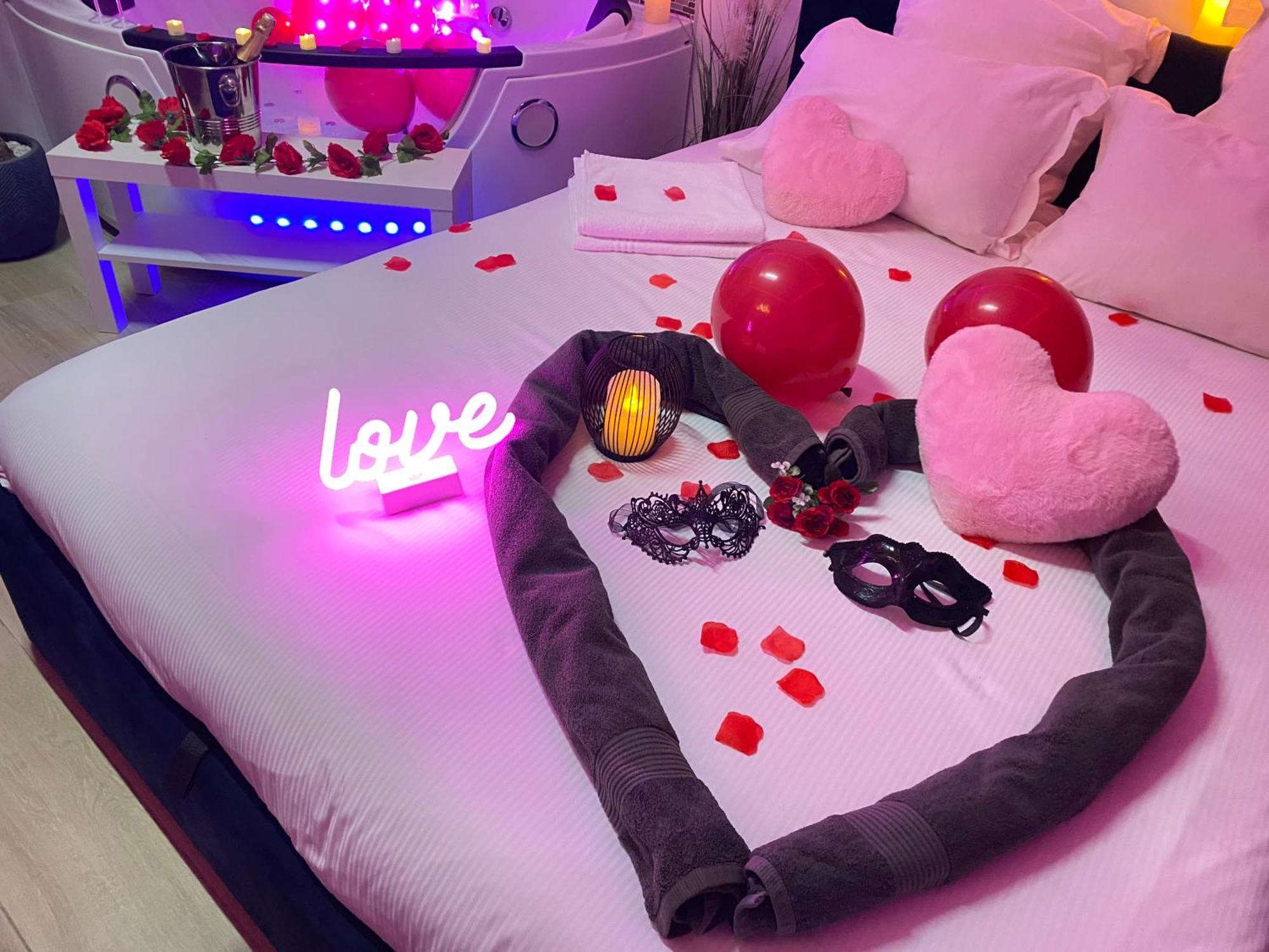 L'Escale Balneo'Romantique - Loveroom - Jacuzzi & Petit Dejeuner Villiers-sur-Marne Exteriér fotografie